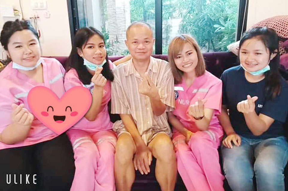 ส่งพนักงานเฝ้าไข้ศูนย์ดูแลผู้สูงอายุ รังสิต The Thousand Years Homecare