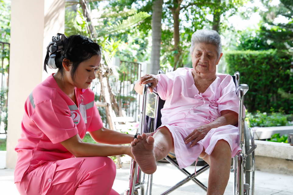 กายภาพบำบัดฟื้นฟูศูนย์ดูแลผู้สูงอายุ รังสิต The Thousand Years Homecare